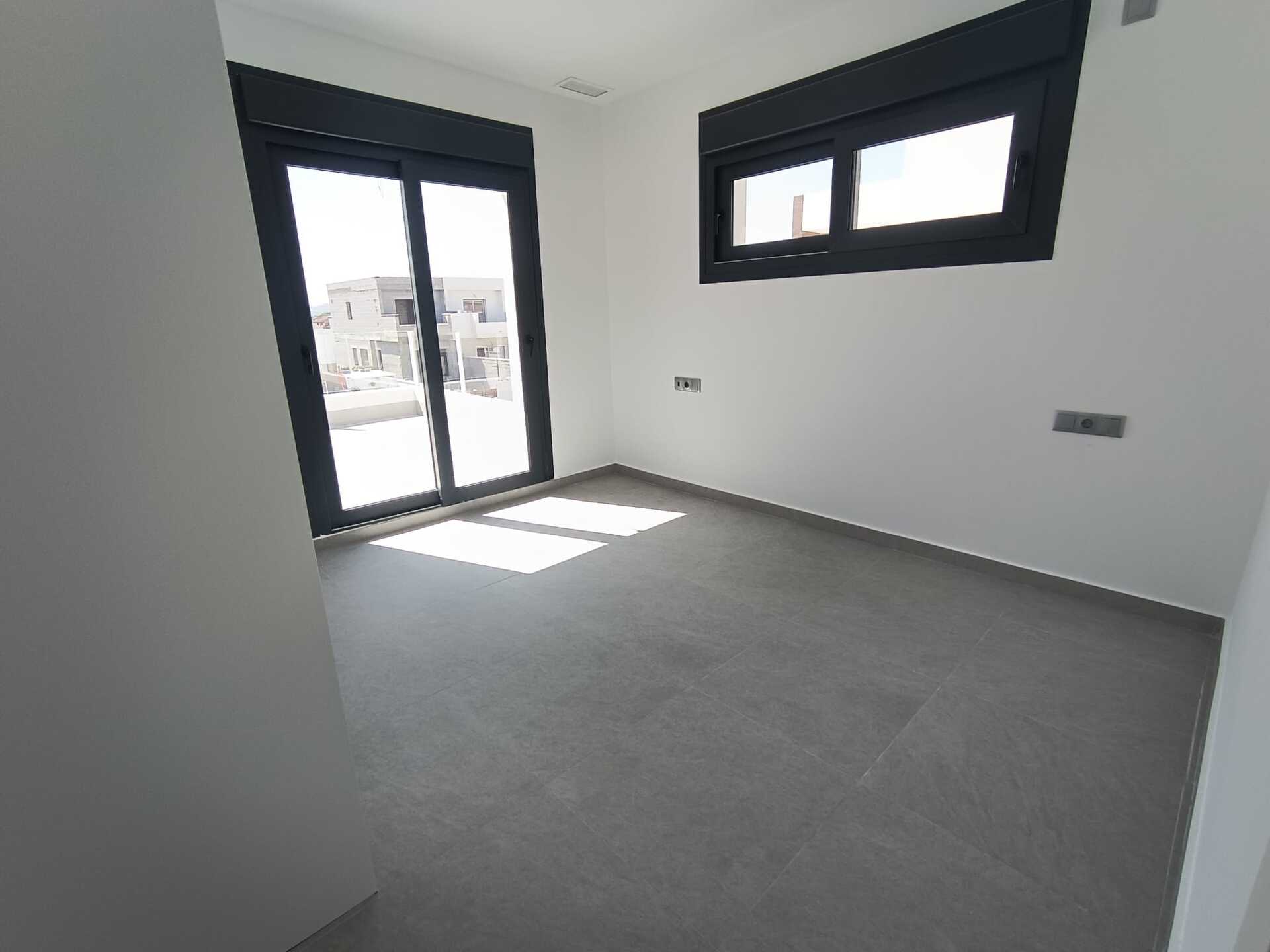 DP-100-17401005-01-11