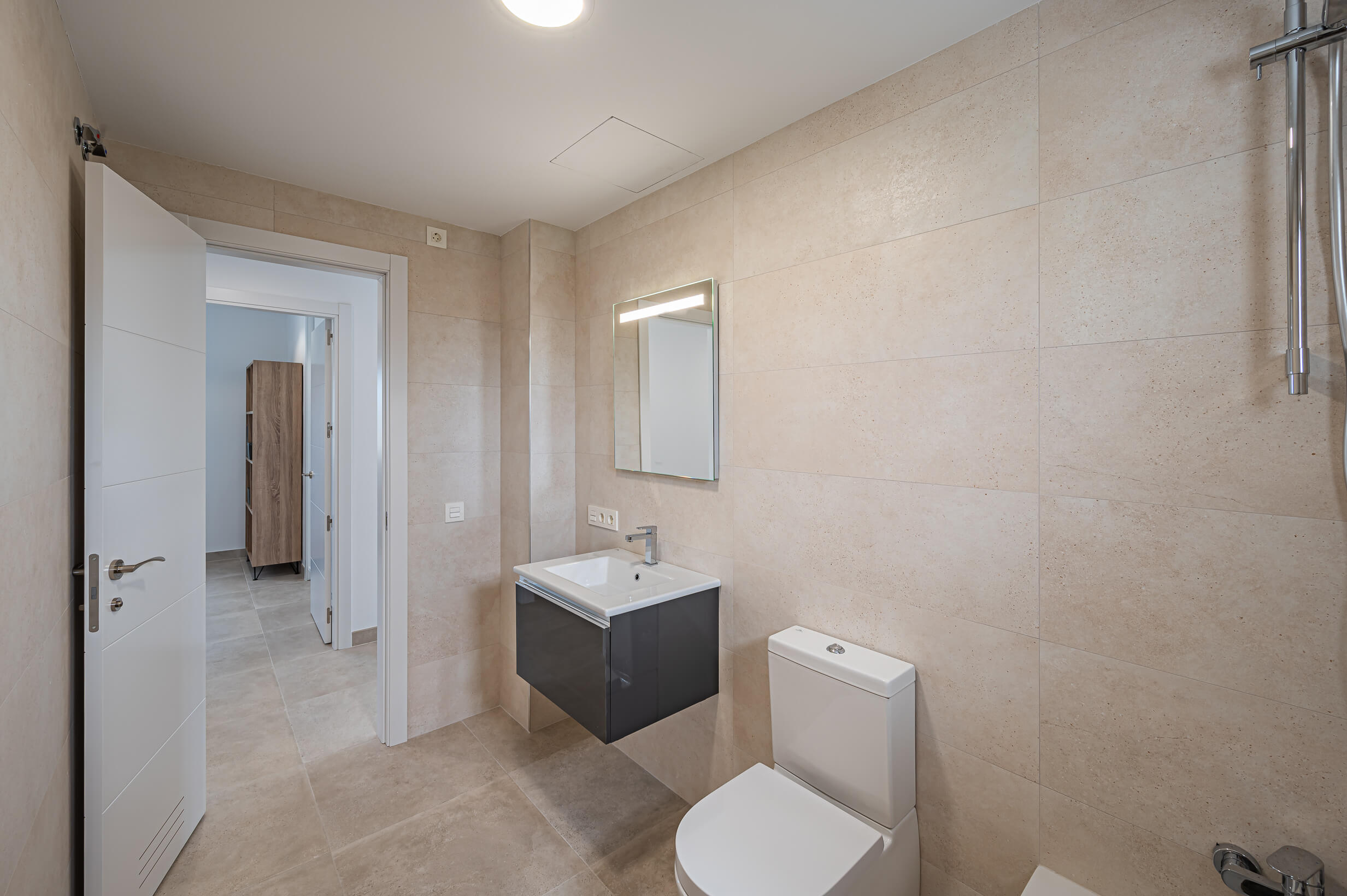 DP-100-17861862-01-8