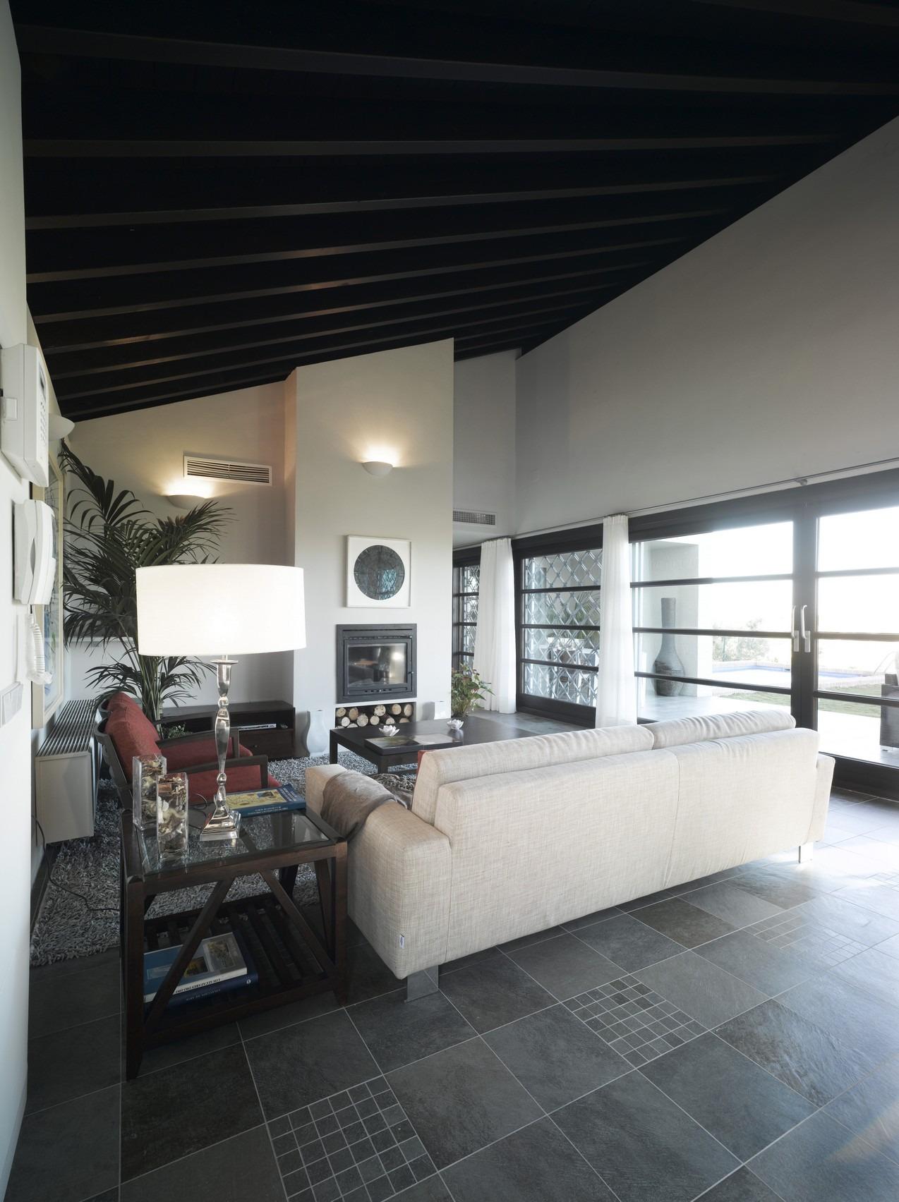 DP-100-18616600-01-10