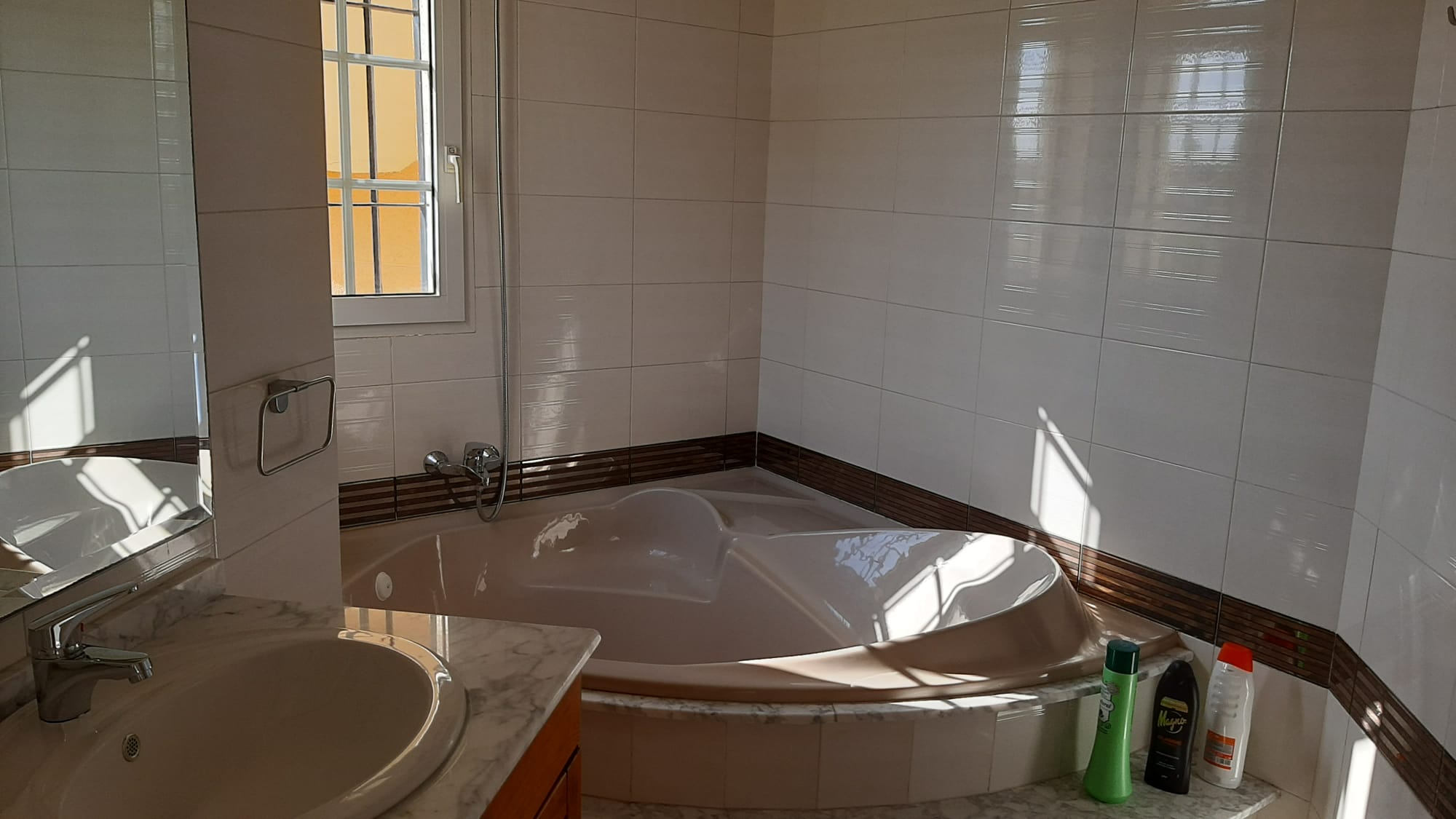 DP-100-21661436-01-10