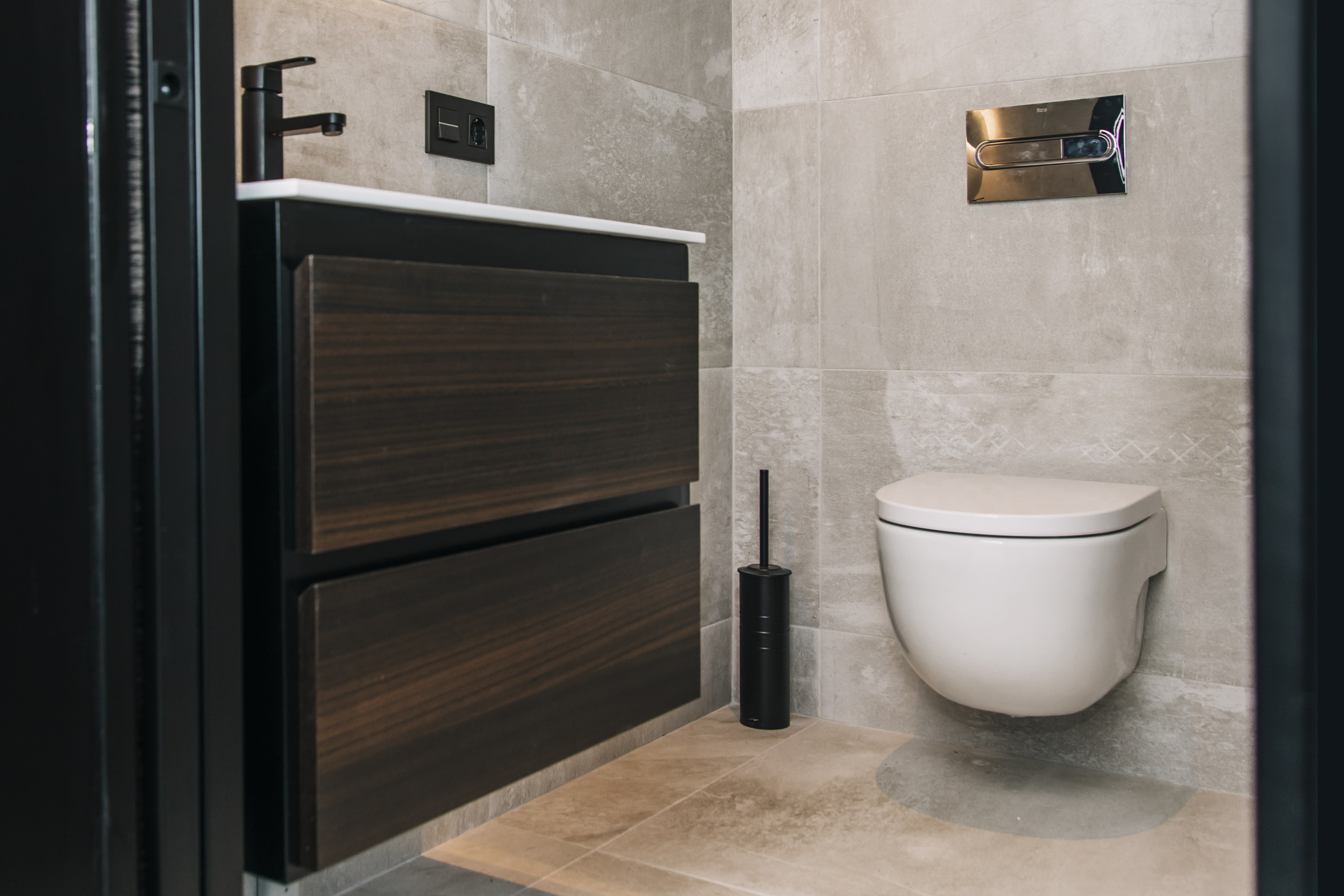 DP-100-34560558-01-17