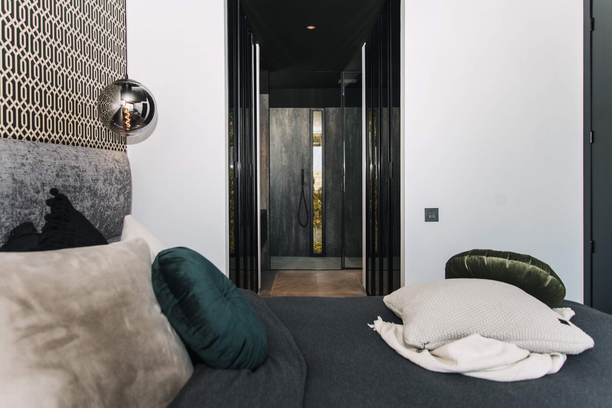 DP-100-34560558-01-8