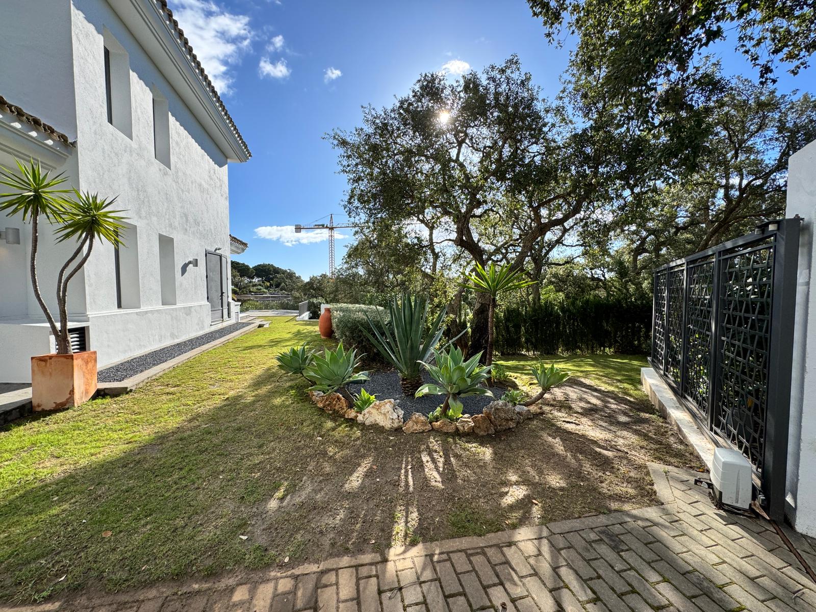 DP-100-43845340-01-18