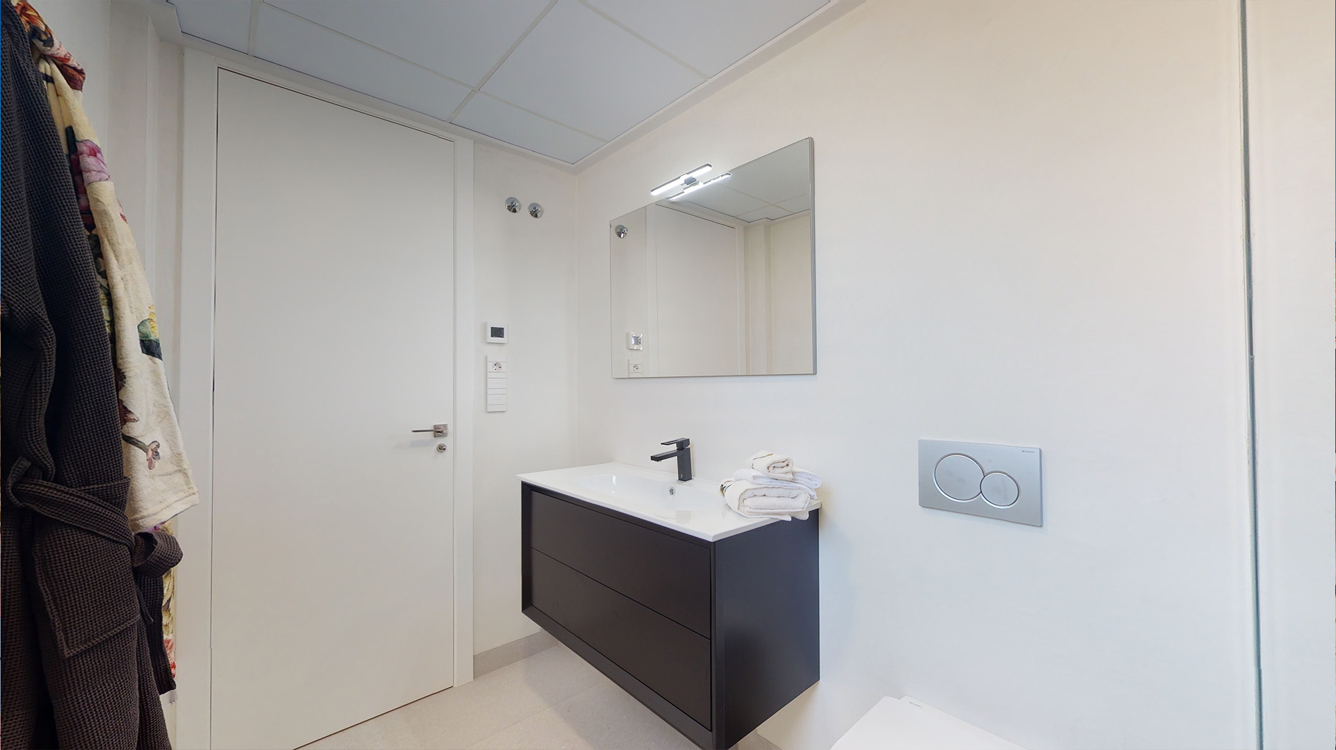 DP-100-63883838-01-8