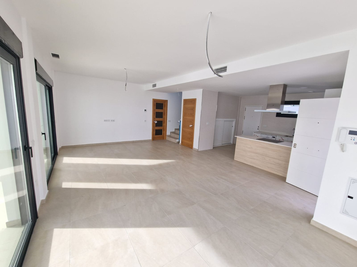 DP-100-85128640-01-16