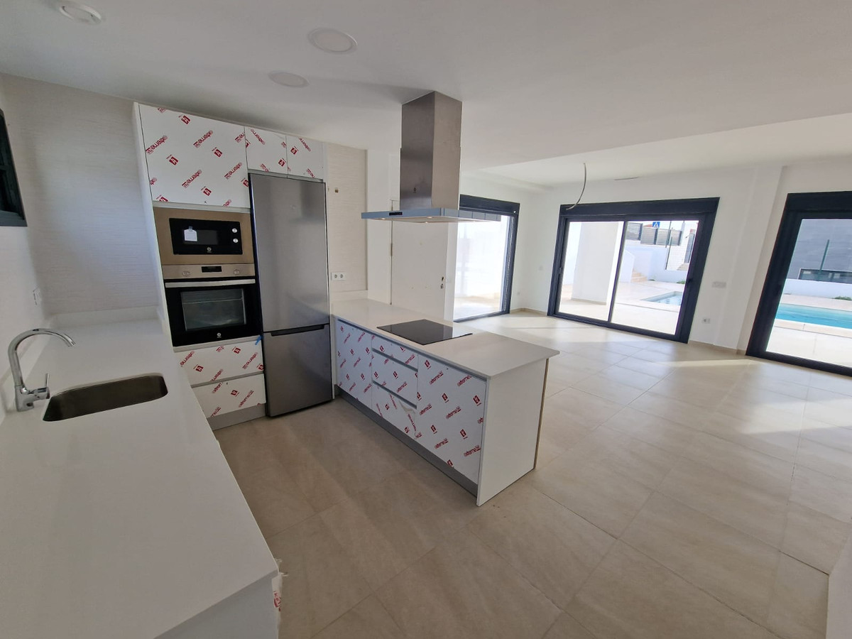 DP-100-85128640-01-18