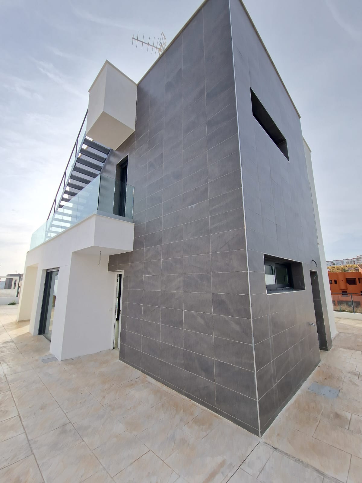 DP-100-85128640-01-6