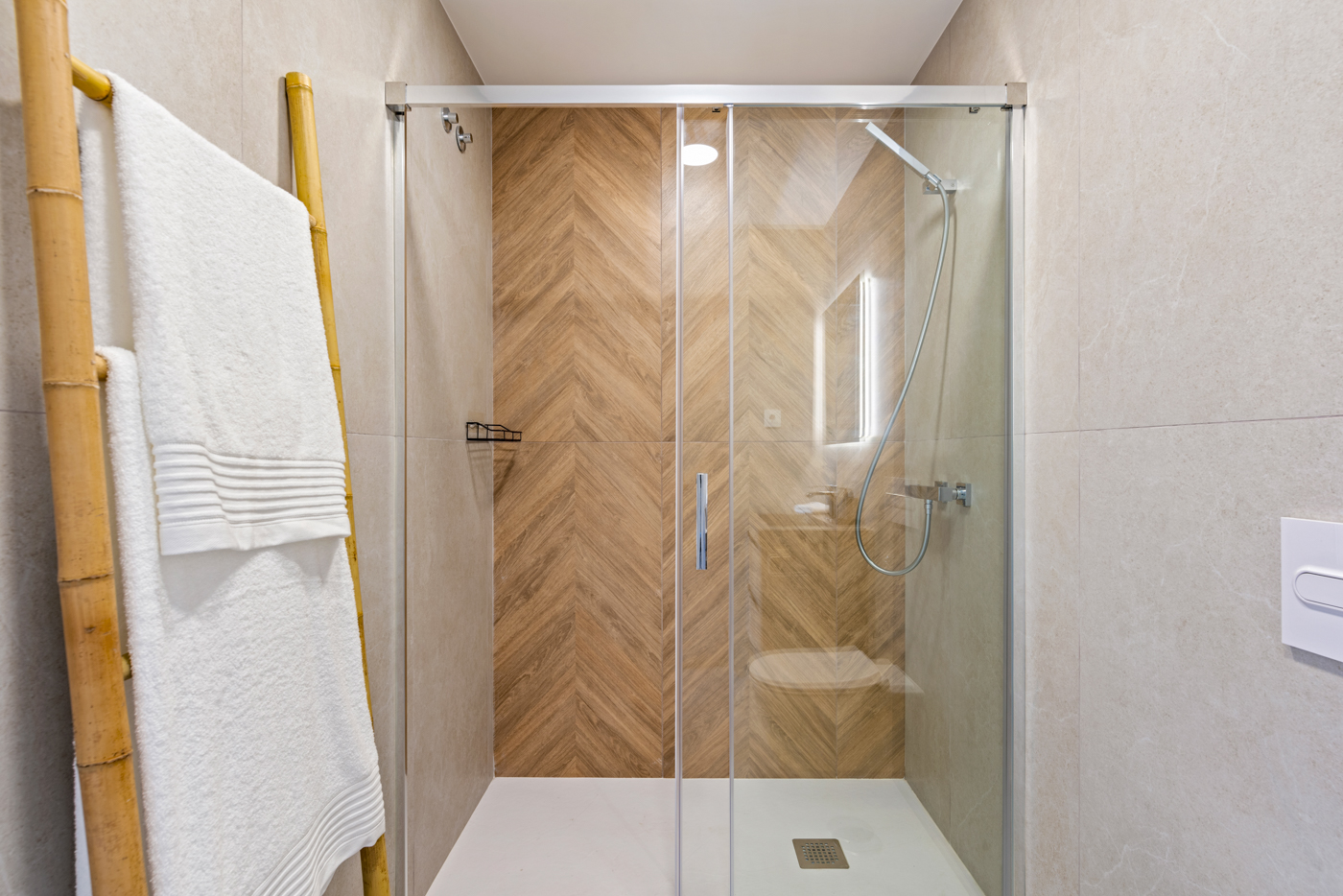 DP-100-63389860-01-12