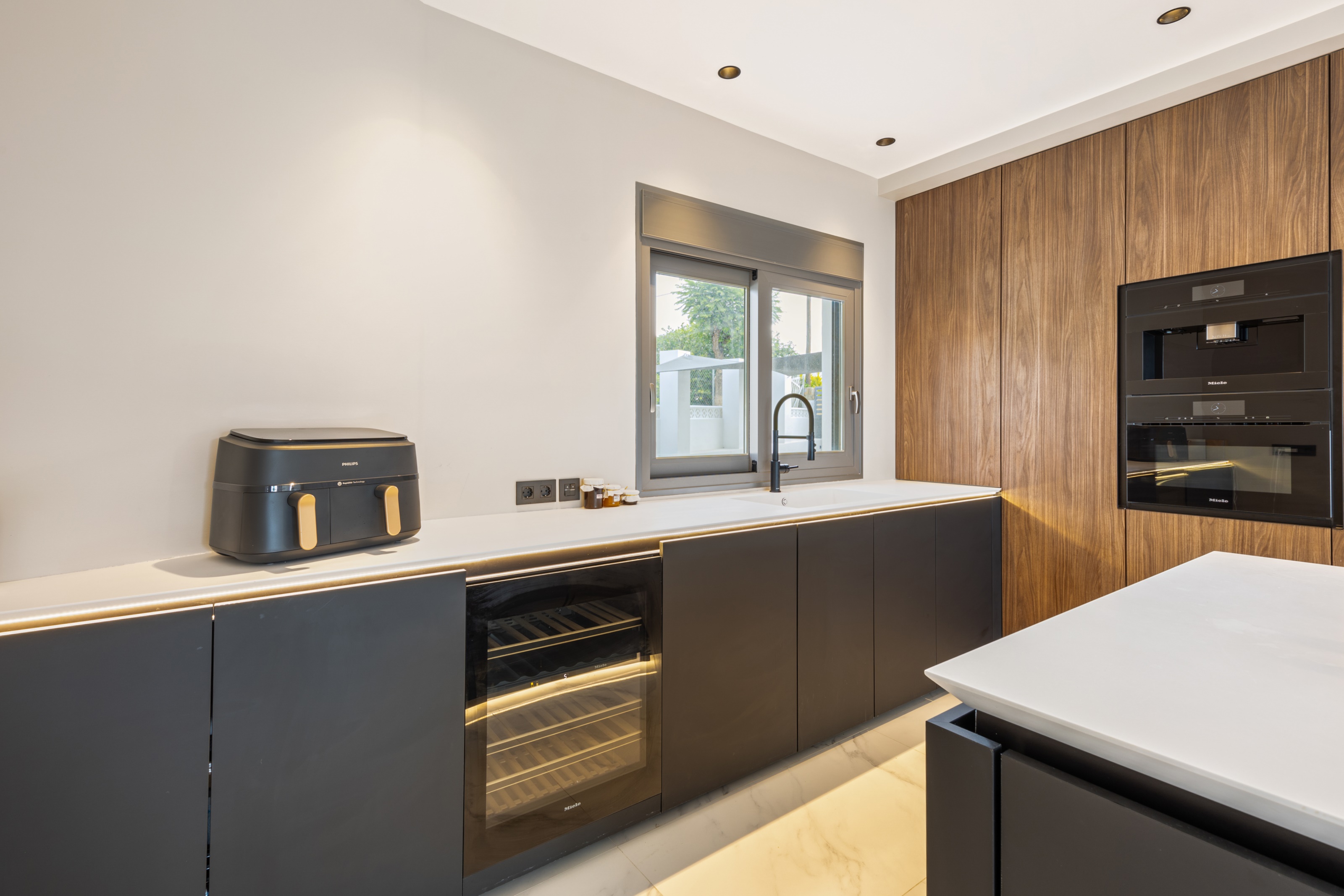 DP-77-ENJ-VI-00136-E-11