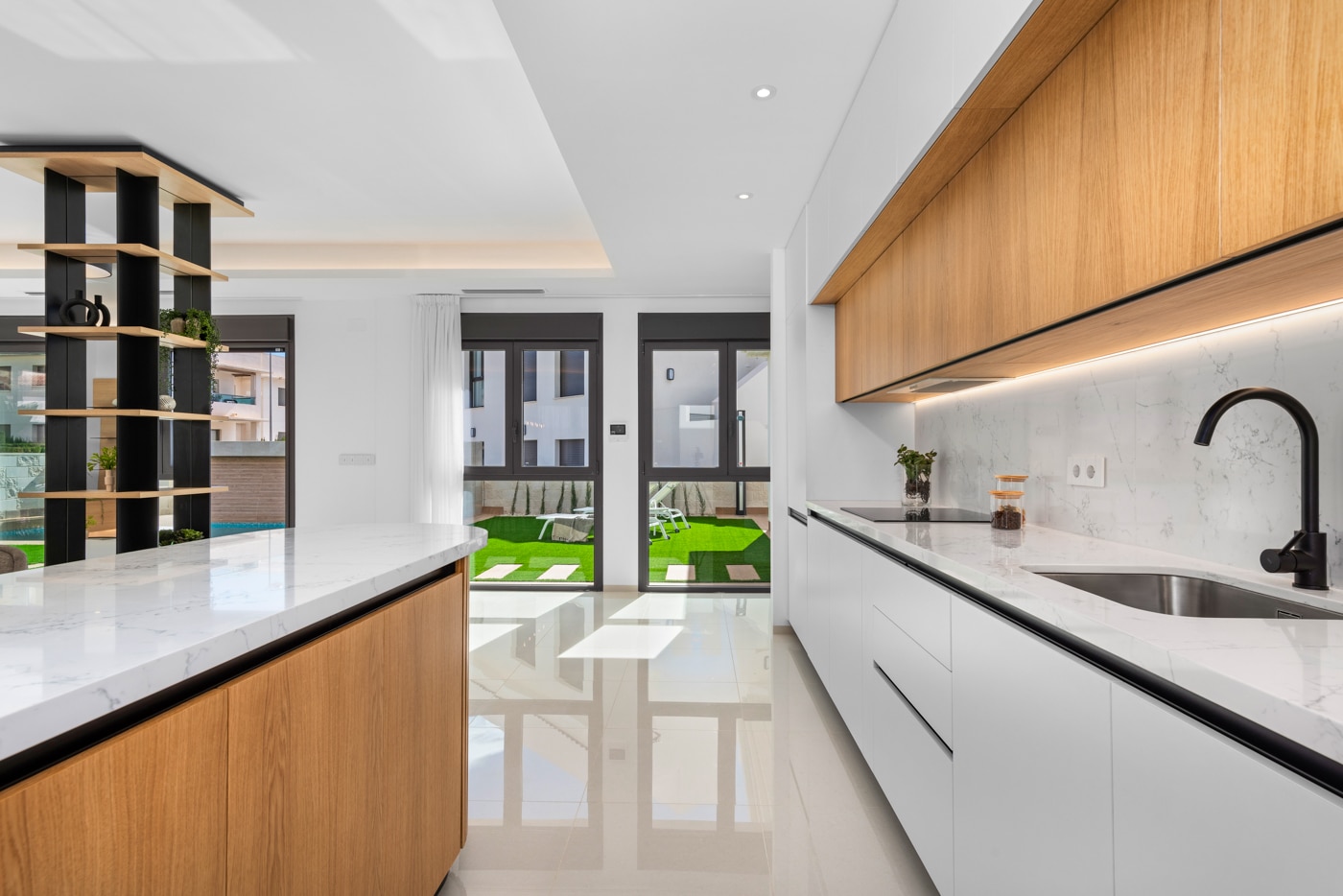 DP-100-18503761-01-4