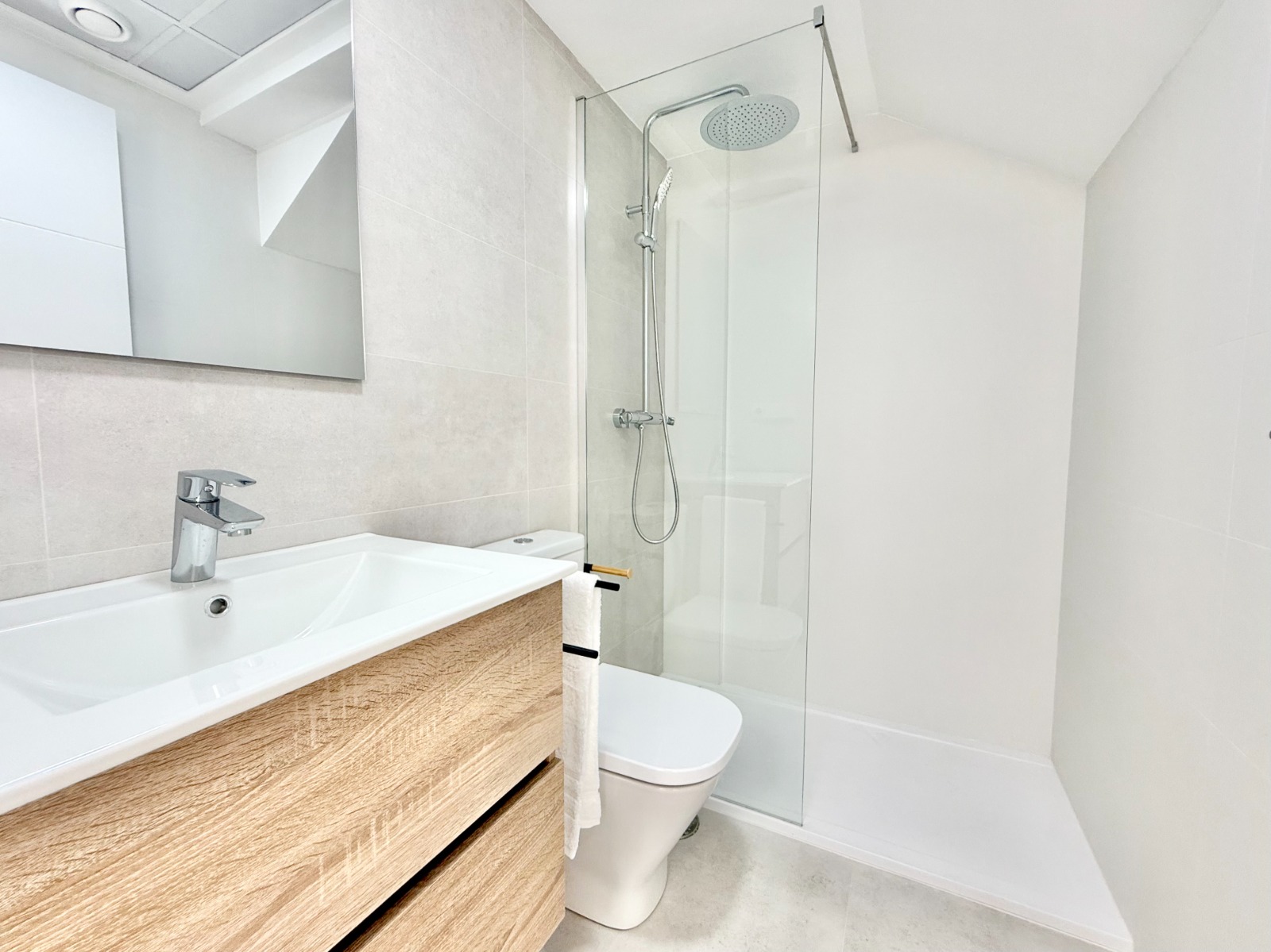 DP-100-56117581-02-8