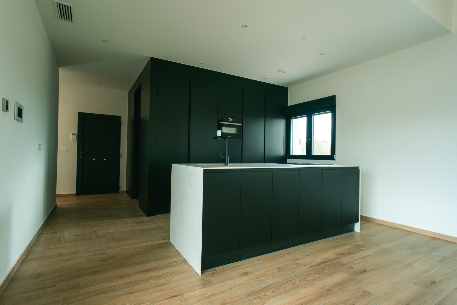 DP-100-81435443-01-17