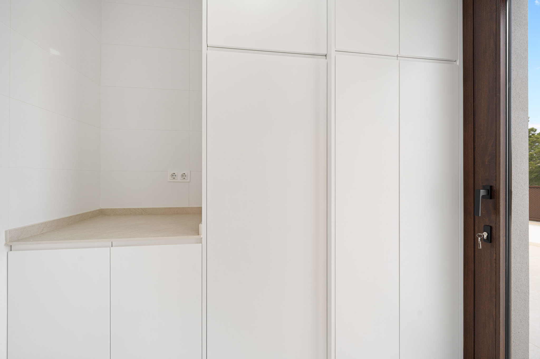 DP-100-26325402-01-18