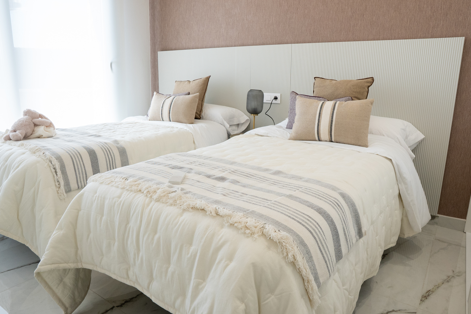 DP-100-46922826-01-12