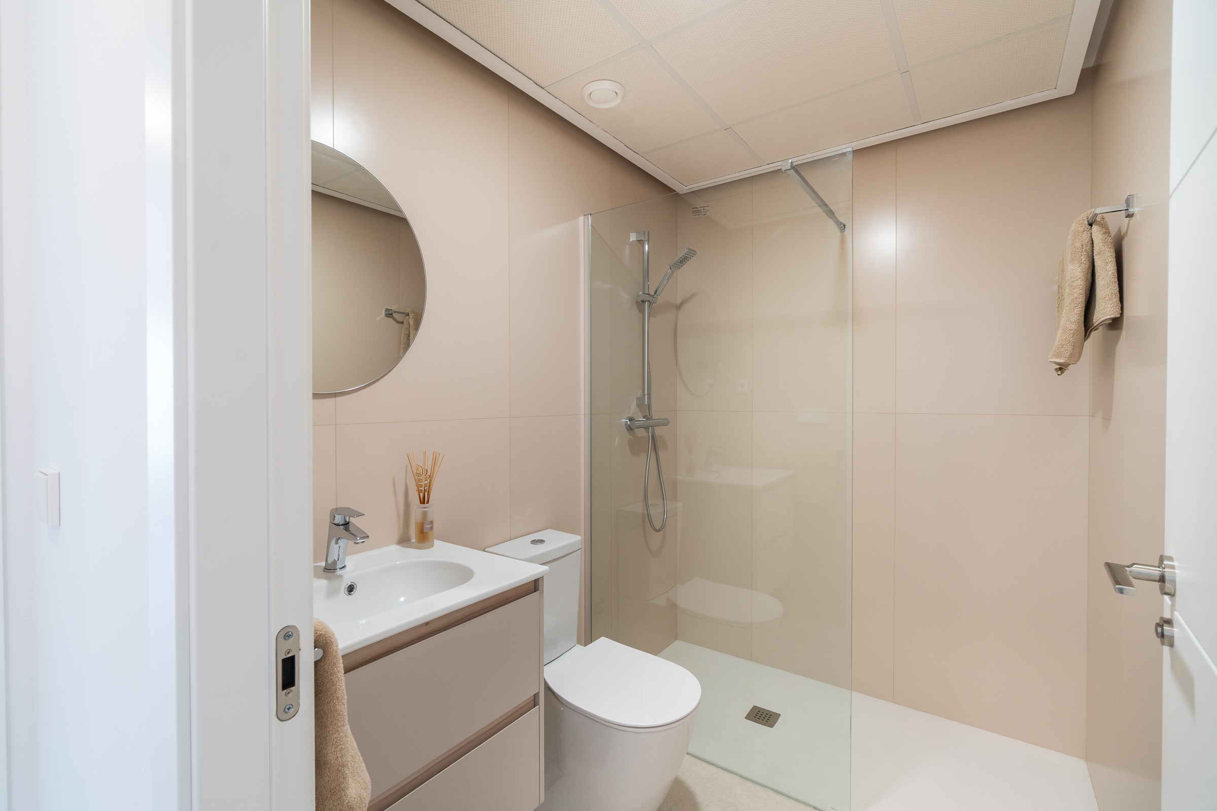 DP-100-13818043-02-23