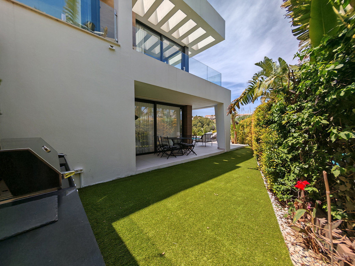 Villa for sale in Estepona