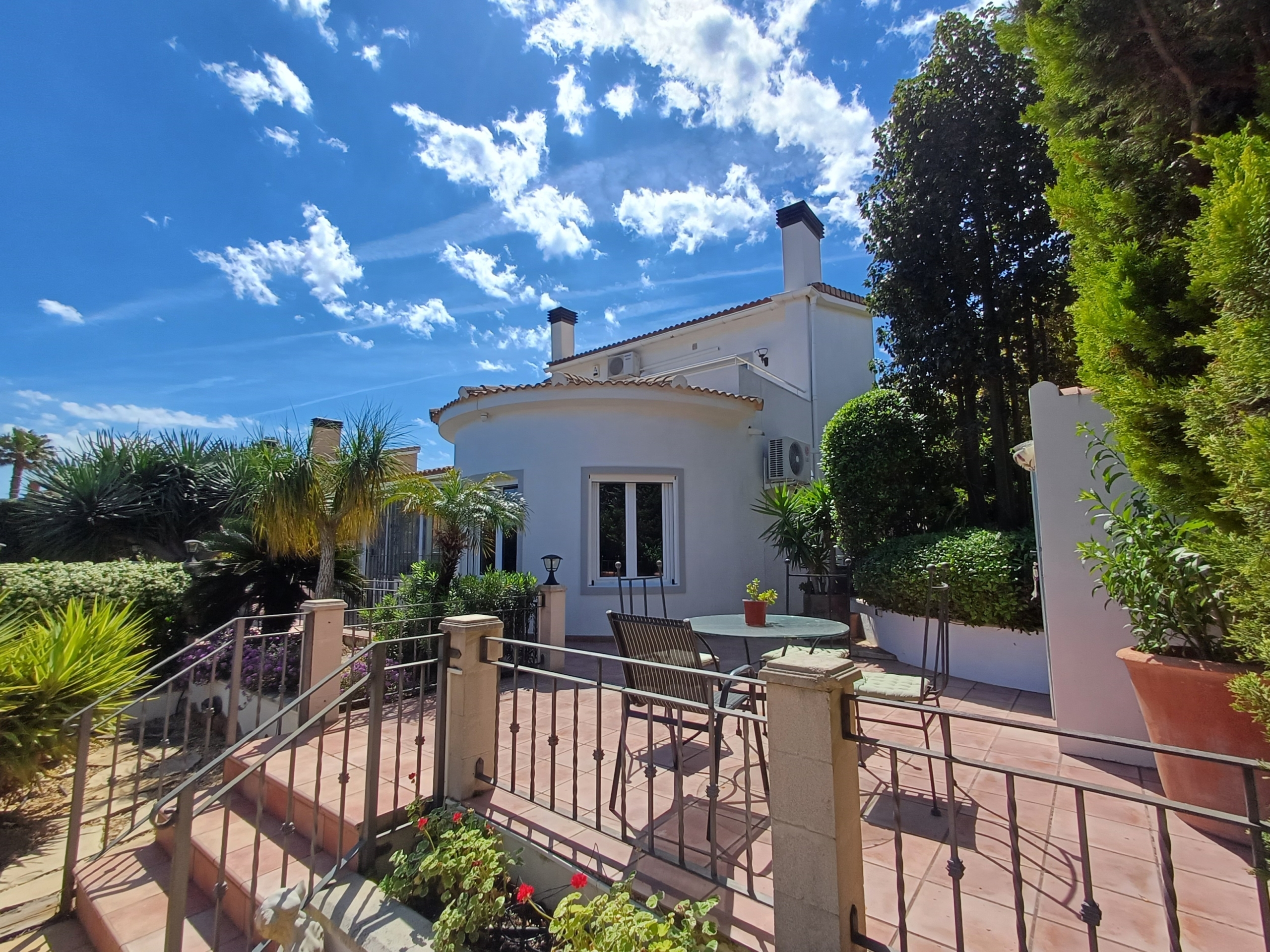 Villa for sale in Gata de Gorgos