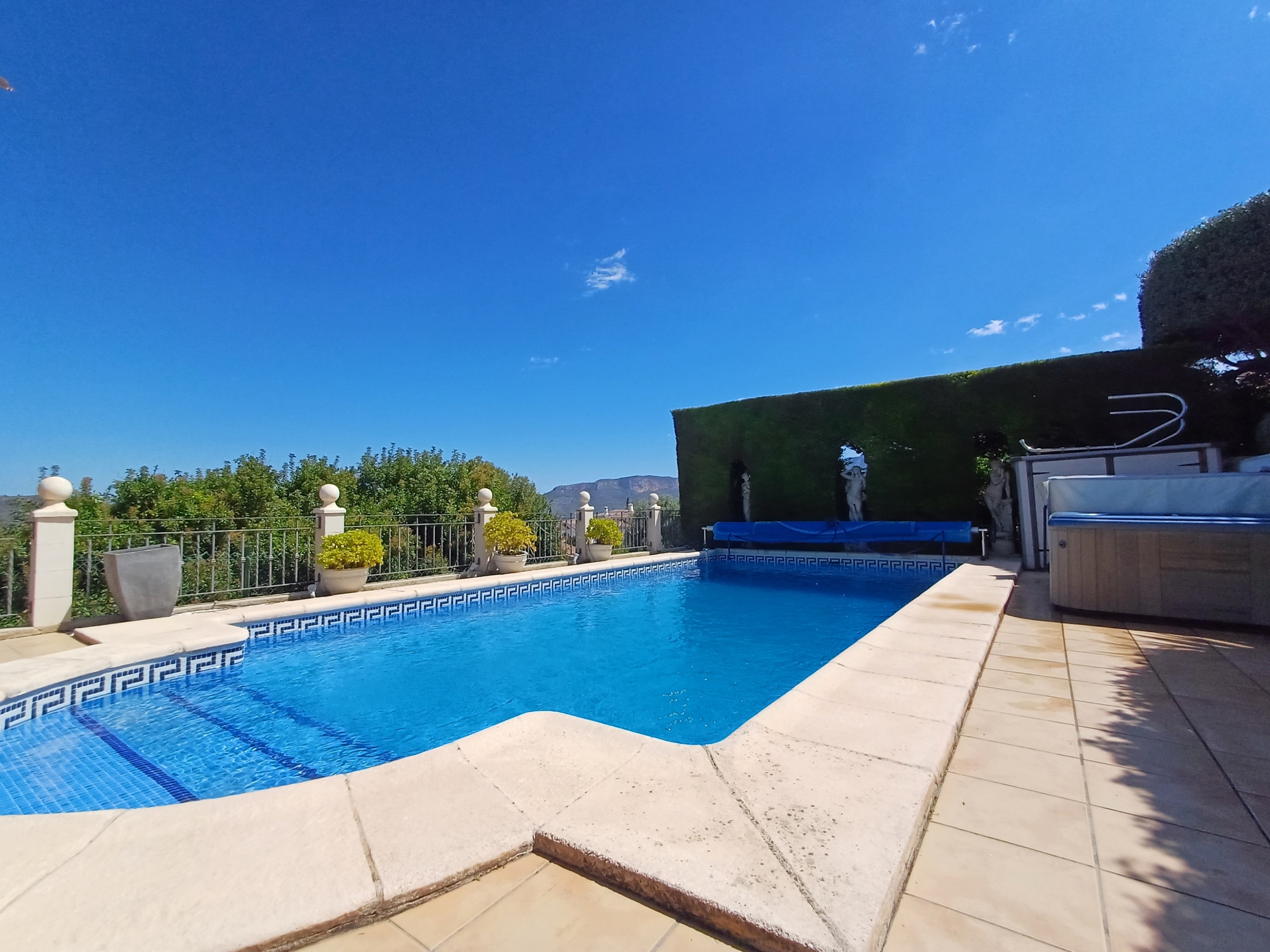 Villa for sale in Gata de Gorgos