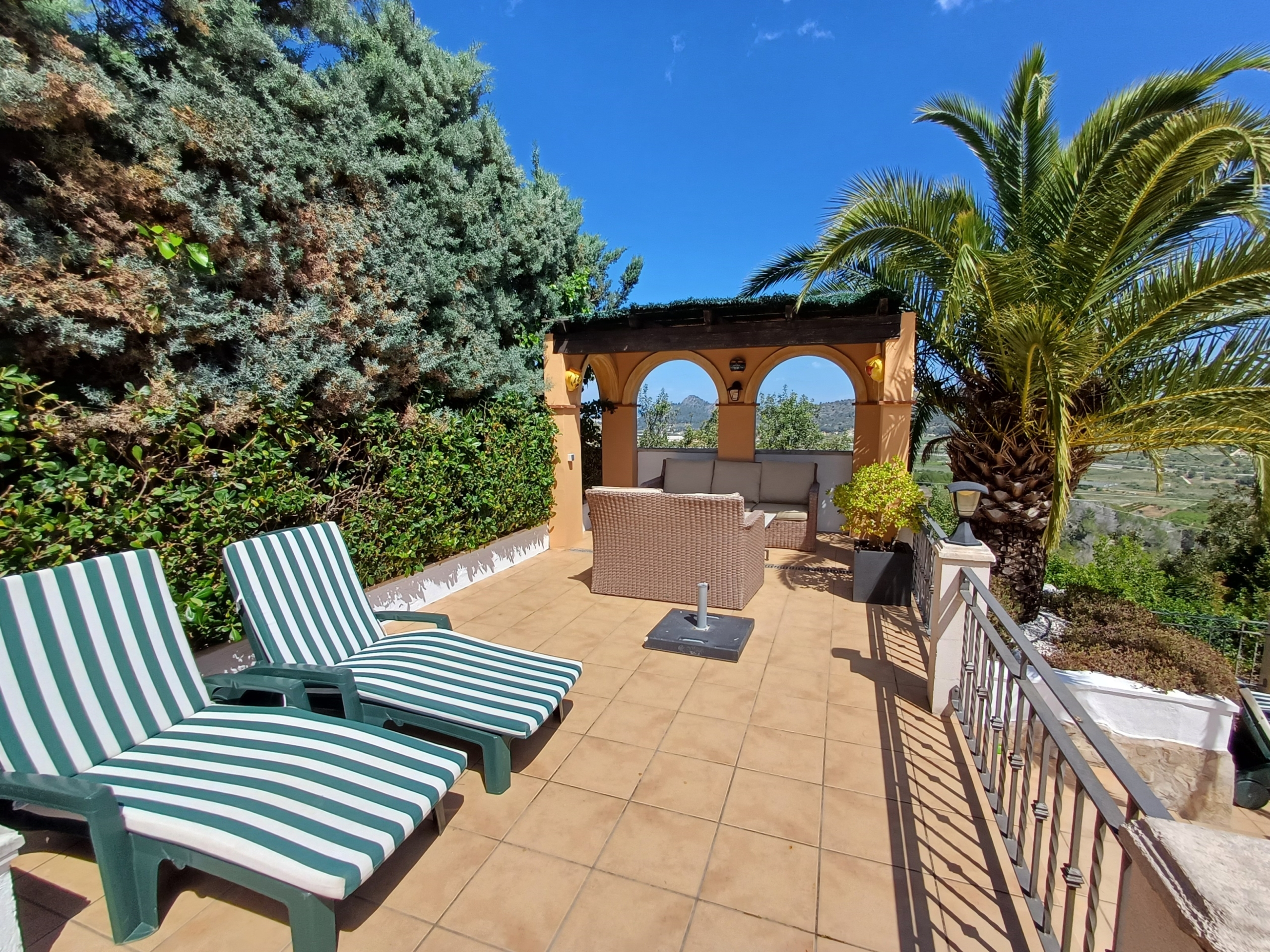 Villa for sale in Gata de Gorgos