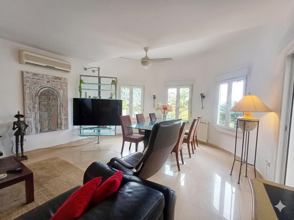 Villa for sale in Gata de Gorgos