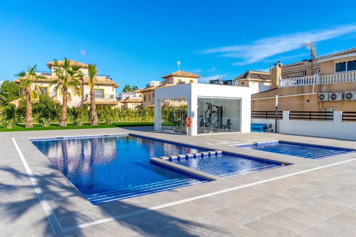 DP-100-17703608-01-8 New build Apartment for sale in Torrevieja