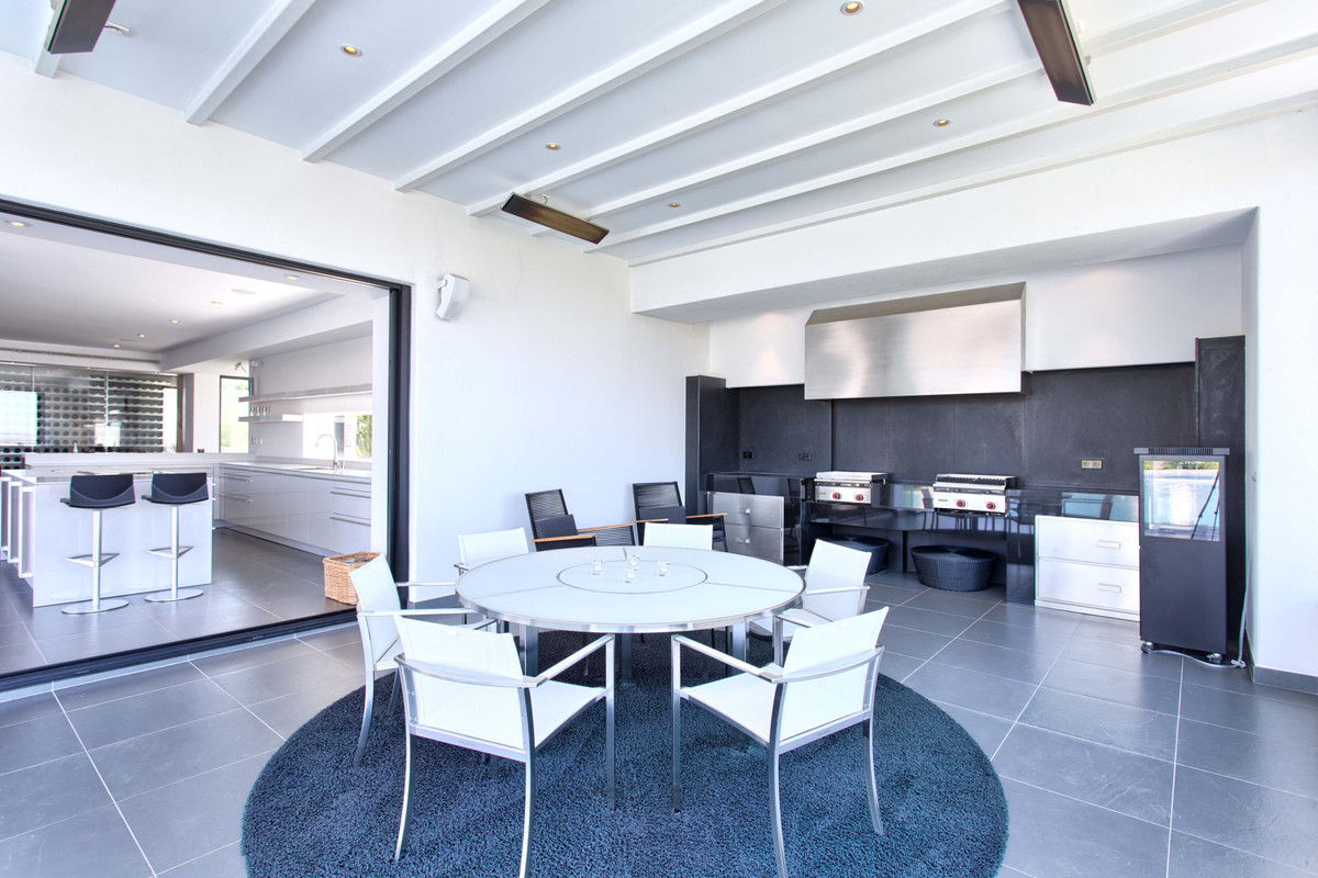 Villa for sale in Benahavís
