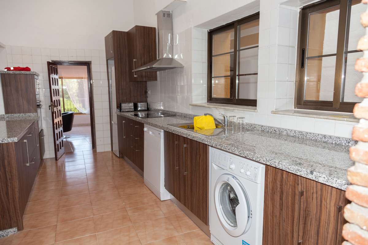 DP-12-R3442693-10 Villa for sale in Mijas
