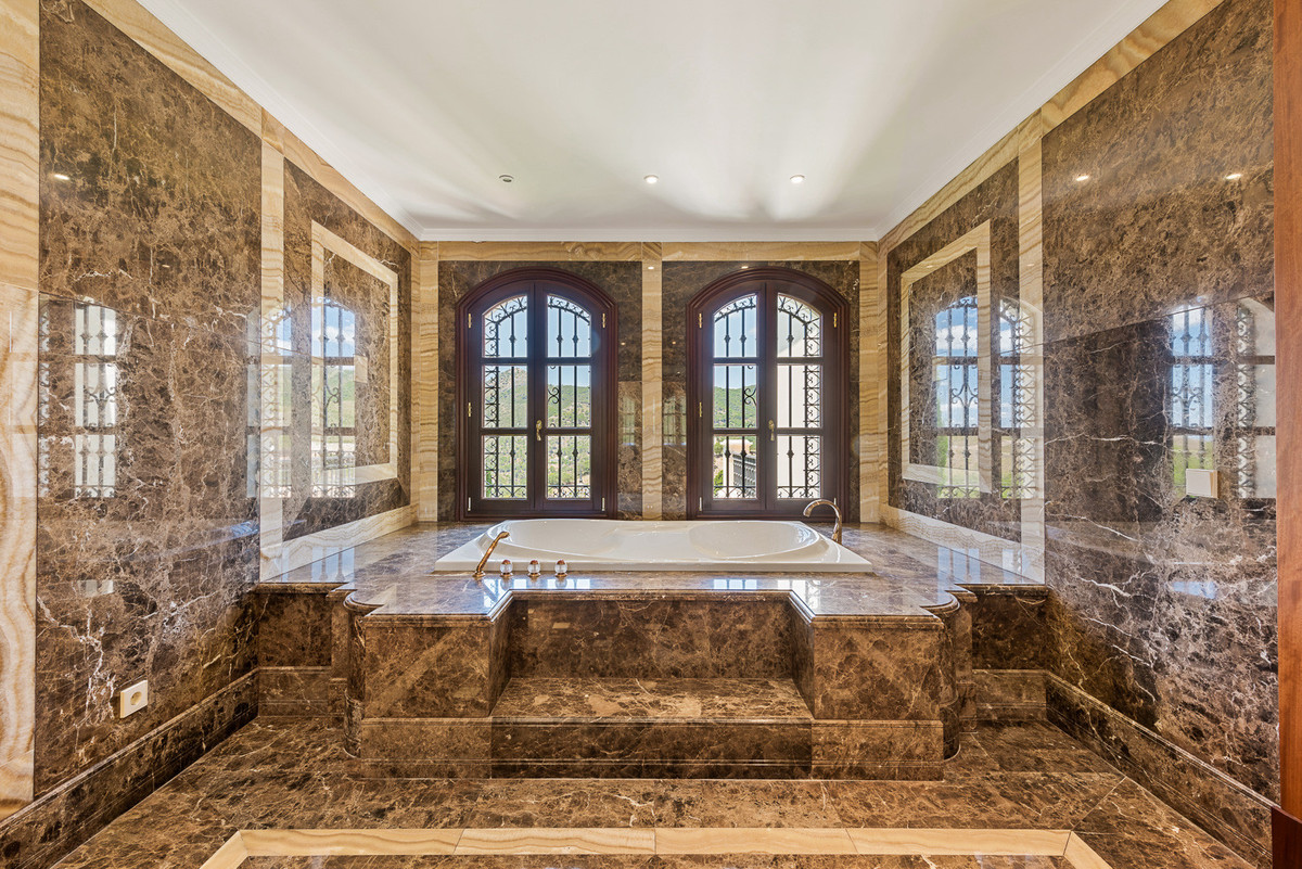 Villa for sale in La Zagaleta