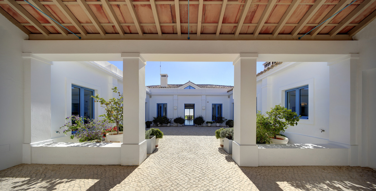 Villa for sale in Benahavís