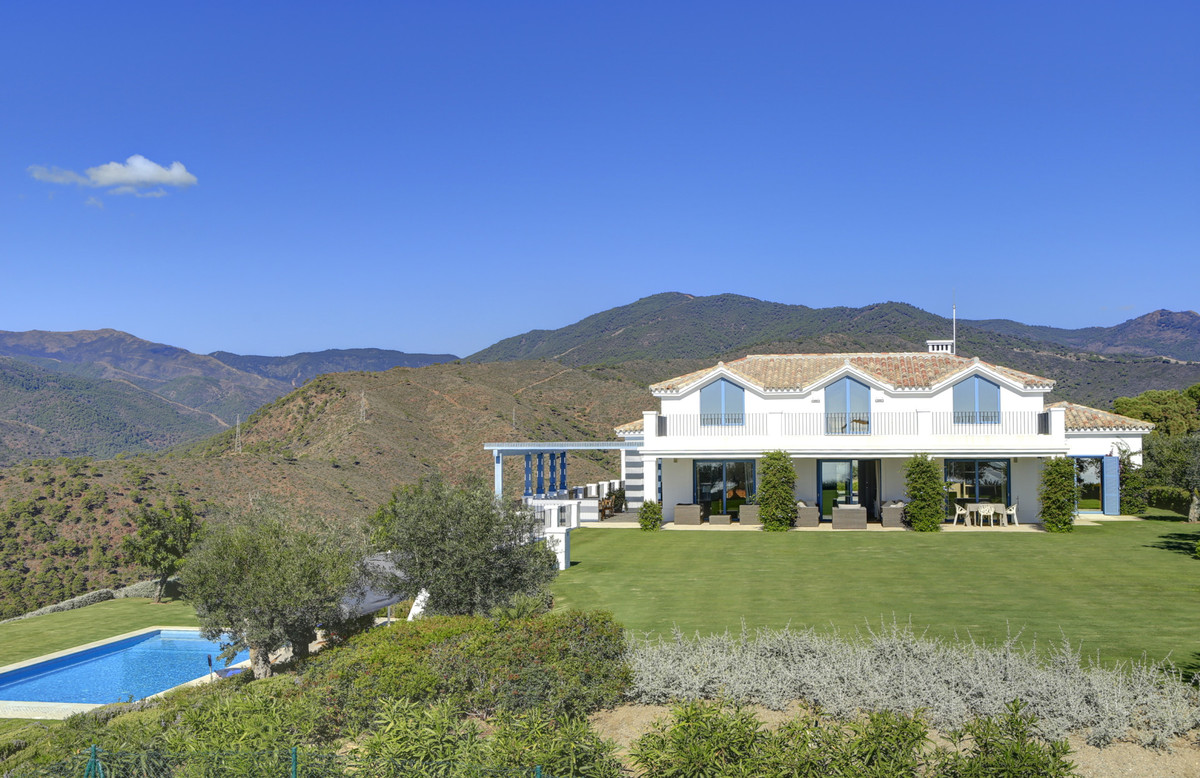Villa for sale in Benahavís