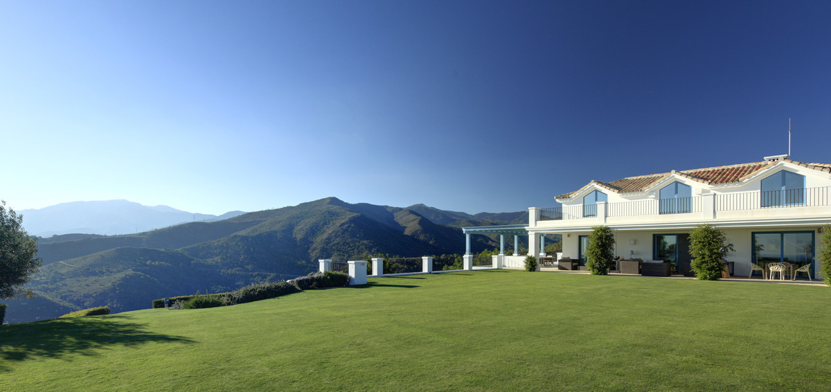 Villa for sale in Benahavís