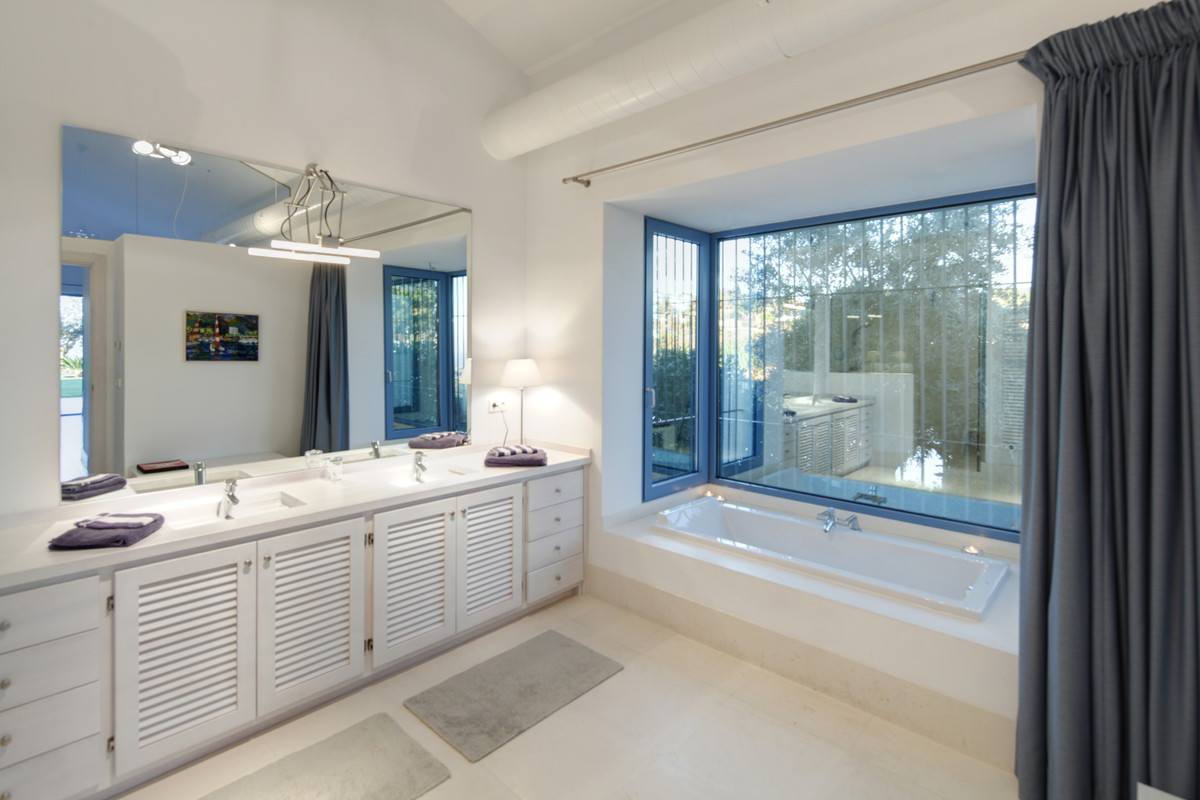 Villa for sale in Benahavís