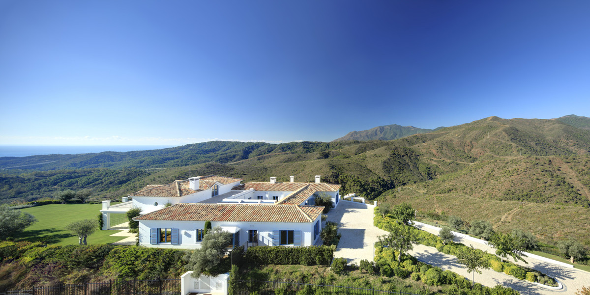 Villa for sale in Benahavís