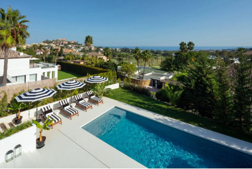 Villa for sale in Nueva Andalucía