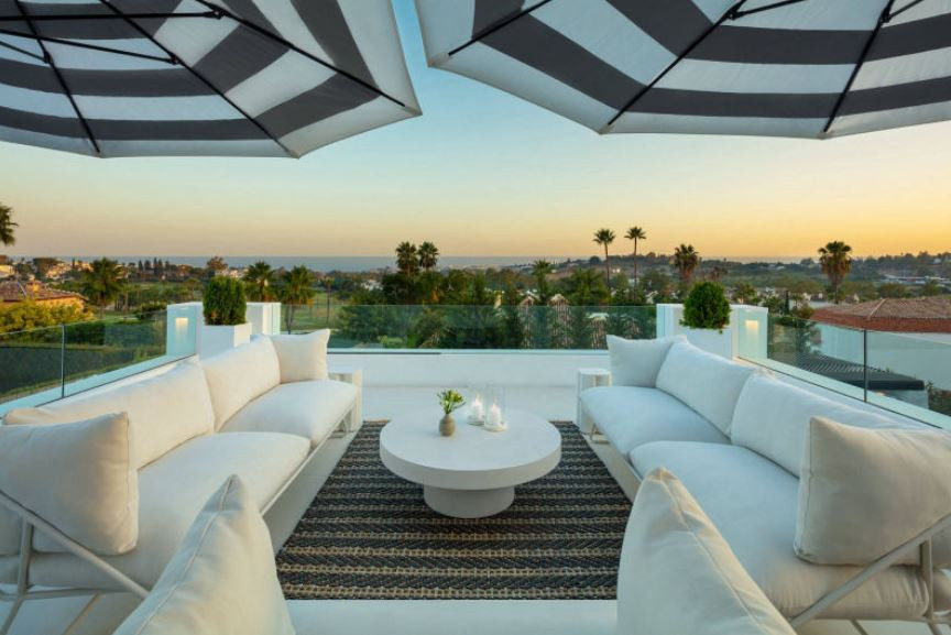 Villa for sale in Nueva Andalucía
