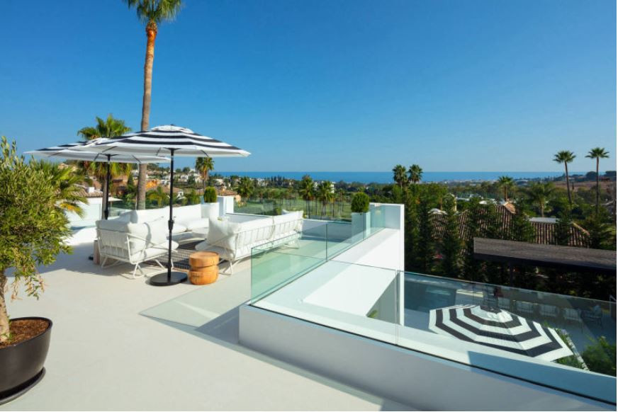 Villa for sale in Nueva Andalucía