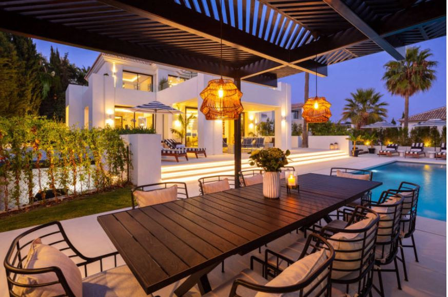 Villa for sale in Nueva Andalucía