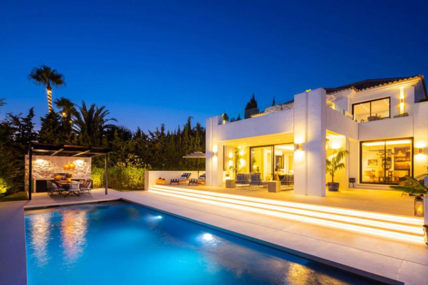 Villa for sale in Nueva Andalucía