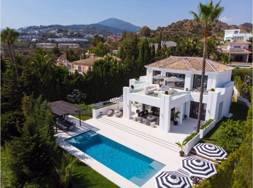 Villa for sale in Nueva Andalucía
