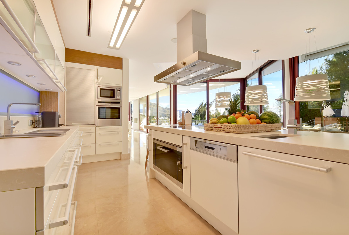 Villa for sale in Nueva Andalucía
