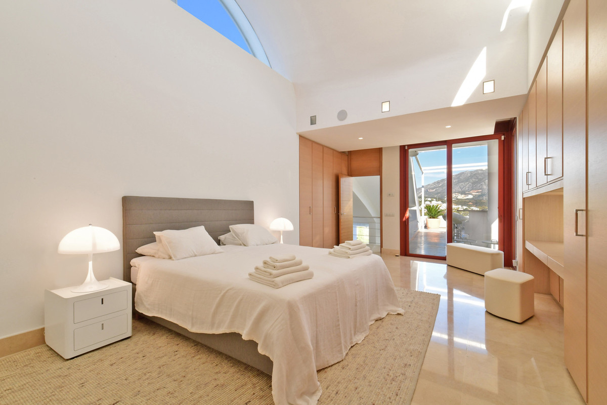 Villa for sale in Nueva Andalucía