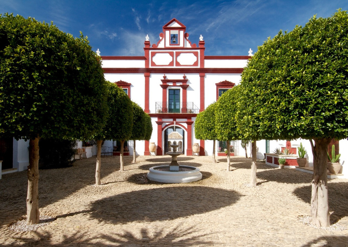 Villa for sale in Sevilla
