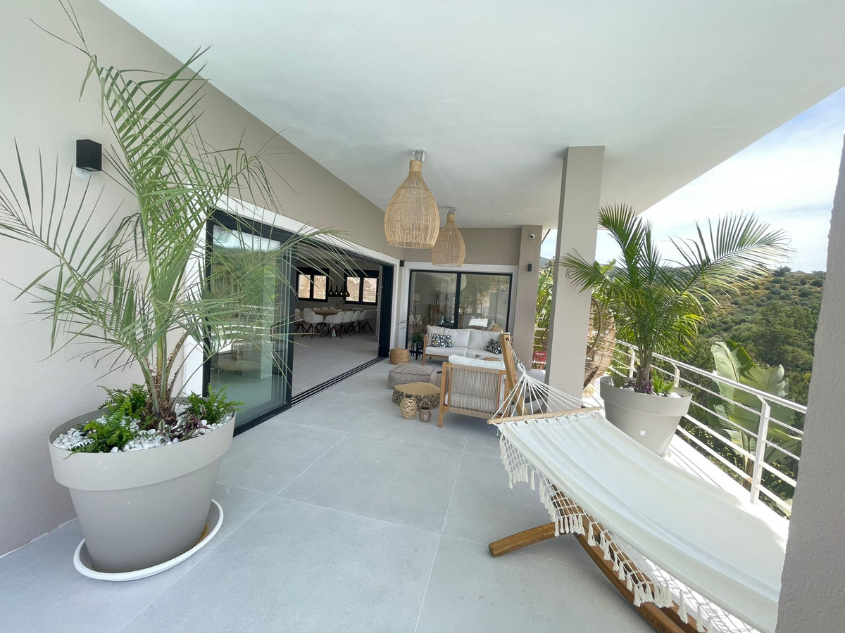 Villa for sale in Elviria