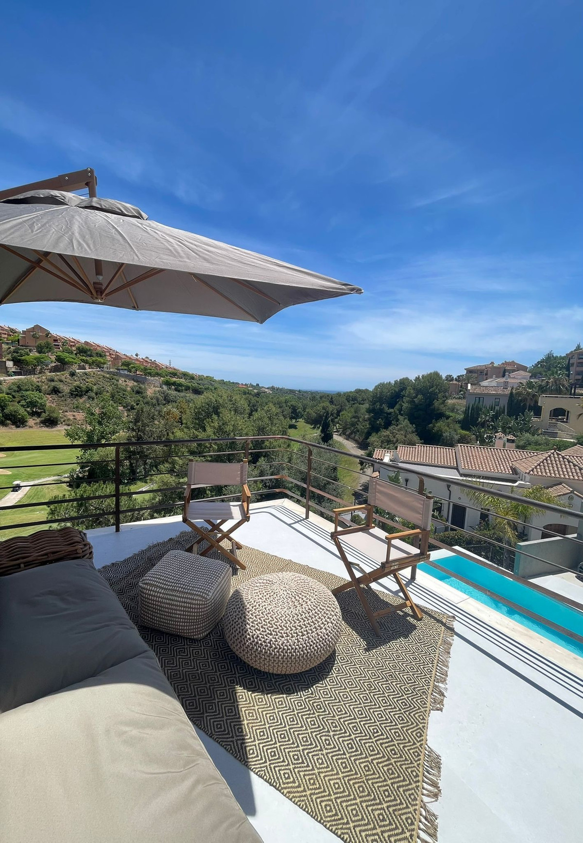 Villa for sale in Elviria