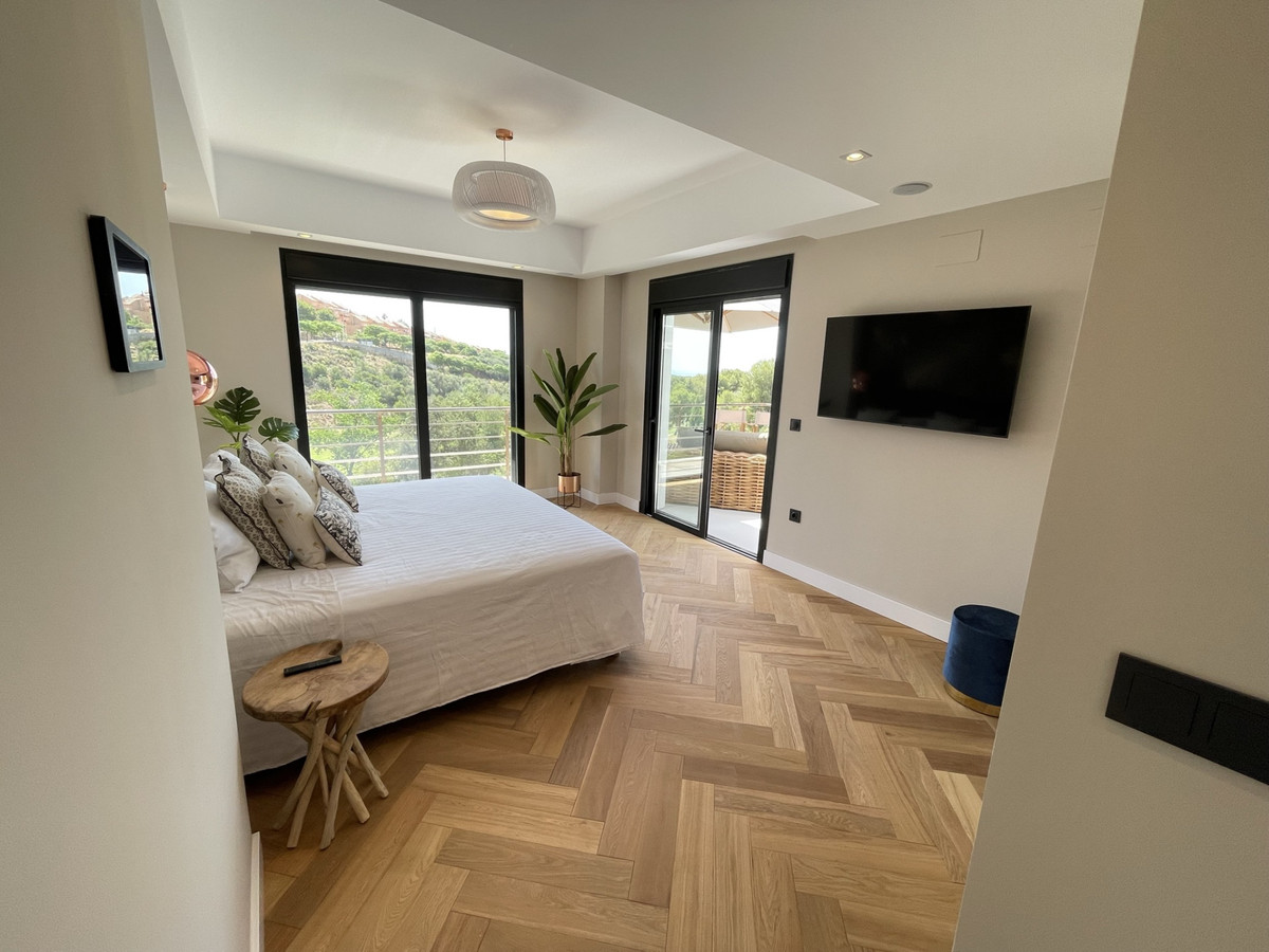 Villa for sale in Elviria