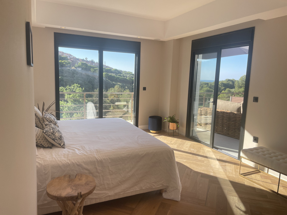 Villa for sale in Elviria