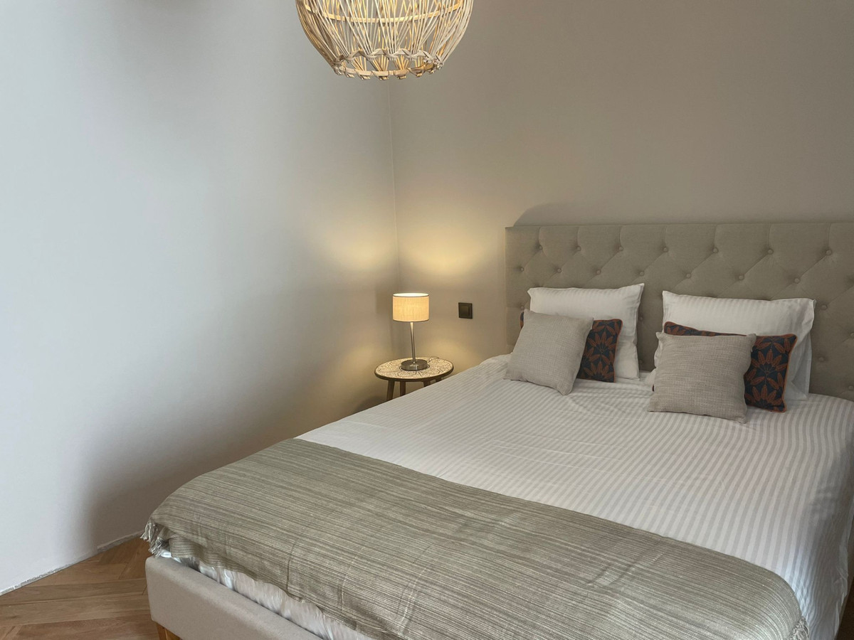Villa for sale in Elviria