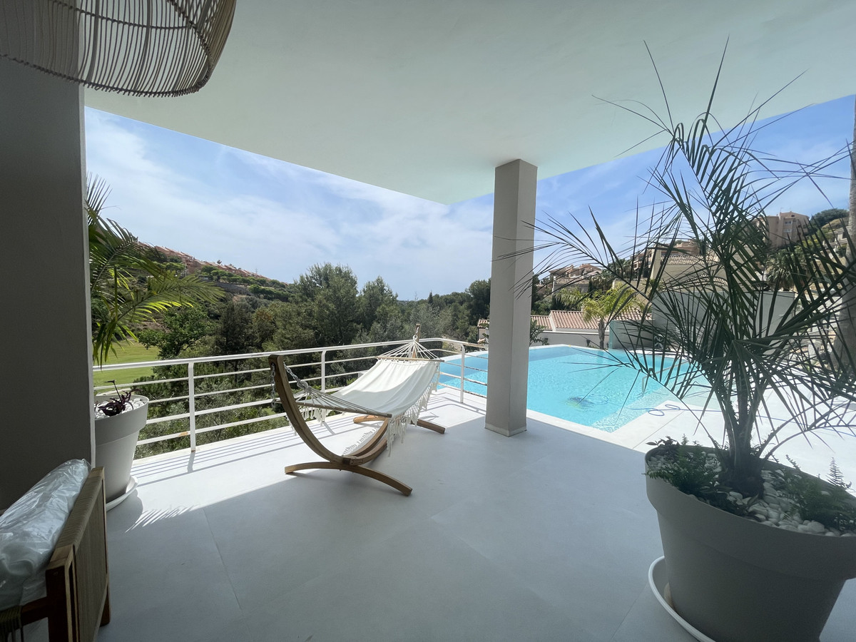 Villa for sale in Elviria