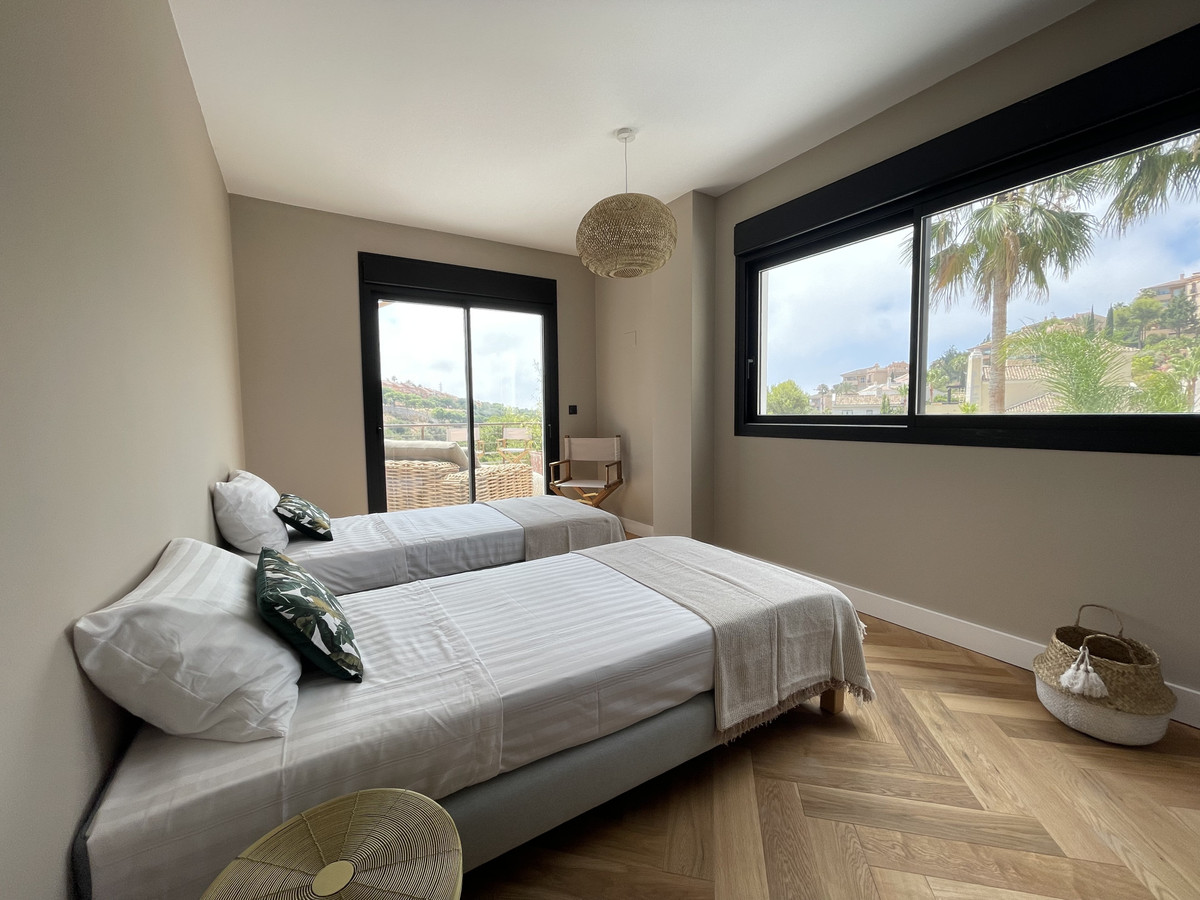 Villa for sale in Elviria