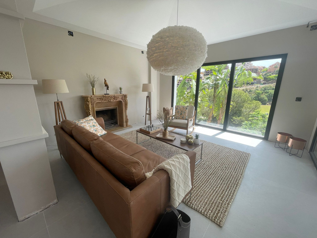 Villa for sale in Elviria